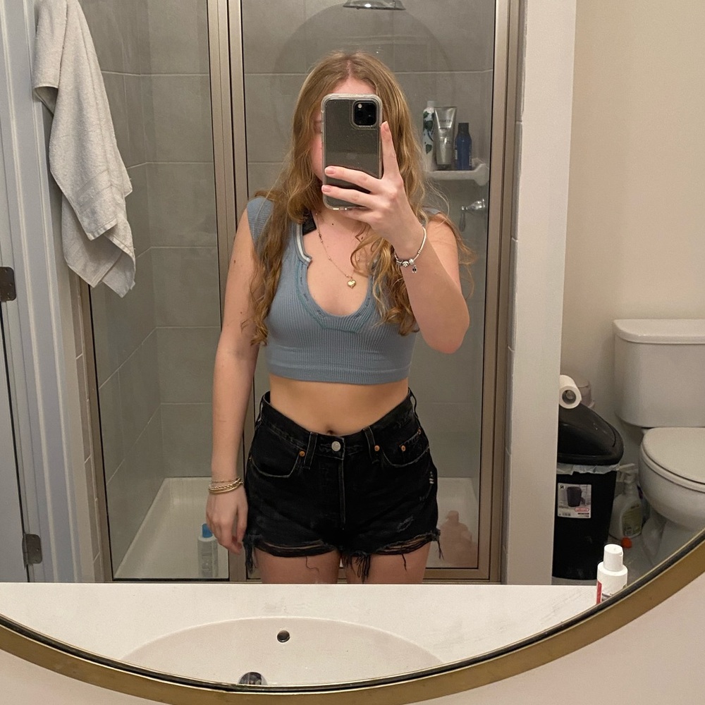 levi black jean shorts